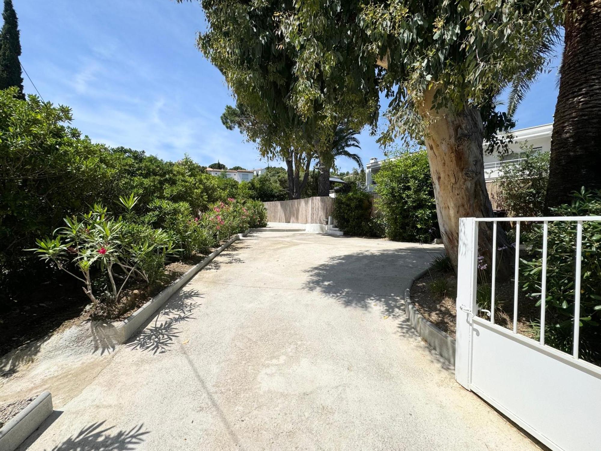 Appartement 1Ch Avec Terrasse Et Jardinet A 400M De La Plage Cavalaire-sur-Mer Eksteriør bilde